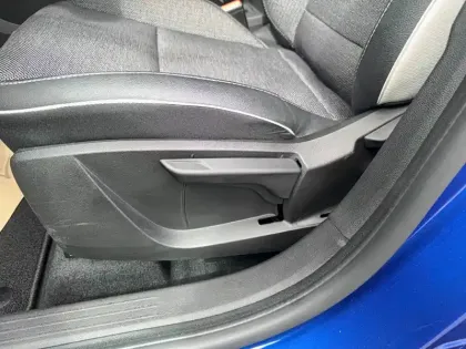 Photo 28 Renault Captur  mild hybrid 140