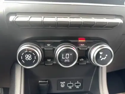 Photo 38 Renault Captur  mild hybrid 140