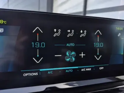 Photo 30 Peugeot 3008 II 1.6 HYBRID 225 E-EAT8 Allure Pack