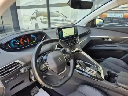 Photo 23 Peugeot 3008 II 1.6 HYBRID 225 E-EAT8 Allure Pack