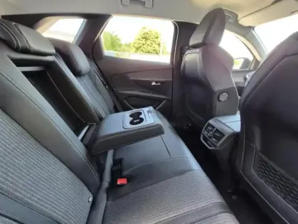 Photo 26 Peugeot 3008 II 1.6 HYBRID 225 E-EAT8 Allure Pack