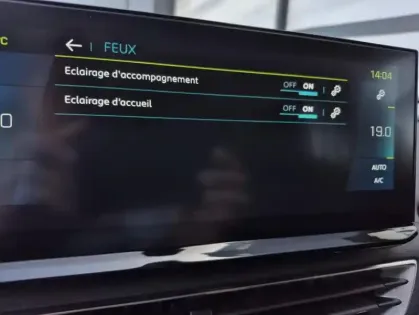 Photo 28 Peugeot 3008 II 1.6 HYBRID 225 E-EAT8 Allure Pack