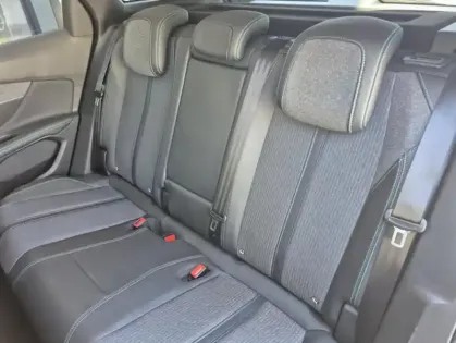 Photo 18 Peugeot 3008 II 1.6 HYBRID 225 E-EAT8 Allure Pack