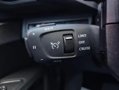 Photo 15 Peugeot 3008 II 1.6 HYBRID 225 E-EAT8 Allure Pack