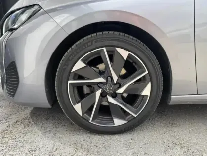 Photo 18 Peugeot 308 III PureTech 130 S&S EAT8 ALLURE PACK