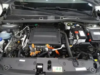 Photo 11 Peugeot 208  e- 136ch Style