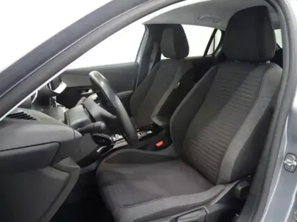 Photo 8 Peugeot 208  e- 136ch Style