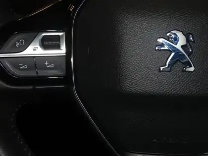 Photo 11 Peugeot 208  e- 136ch Style