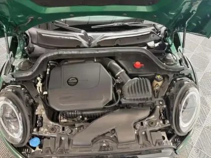 Photo 16 Mini Mini F55 LCI II Hatch 5 Portes Cooper 136 ch Edition Camden