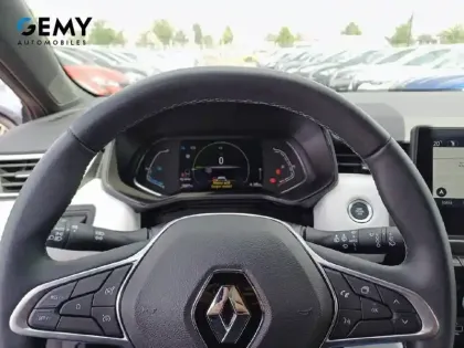 Photo 13 Renault Clio  E-Tech full hybrid 145