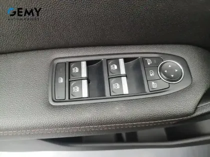 Photo 11 Renault Captur  E-Tech Plug-in 160