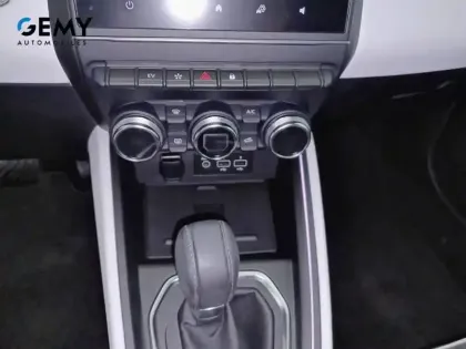 Photo 23 Renault Clio  E-Tech full hybrid 145