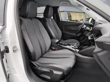 Photo 8 Peugeot 2008  PureTech 130 S&S EAT8 Allure Pack