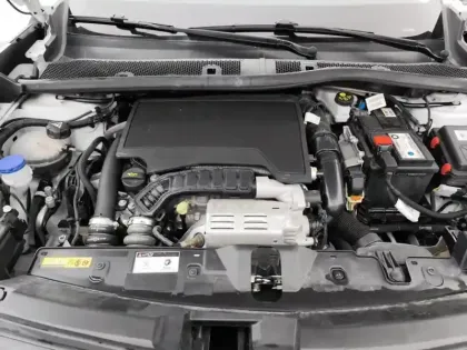 Photo 6 Peugeot 2008  PureTech 130 S&S EAT8 Allure Pack