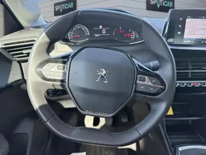 Photo 11 Peugeot 208  PureTech 100 S&S BVM6 Style