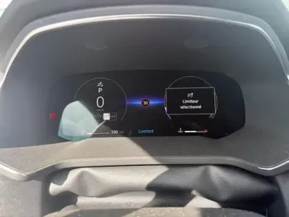 Photo 31 Renault Captur II techno mild hybrid 160 EDC