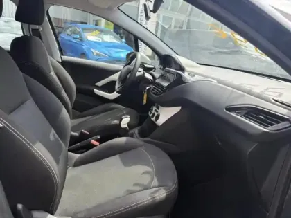 Photo 9 Peugeot 208  1.2 PureTech 68ch Like 5p