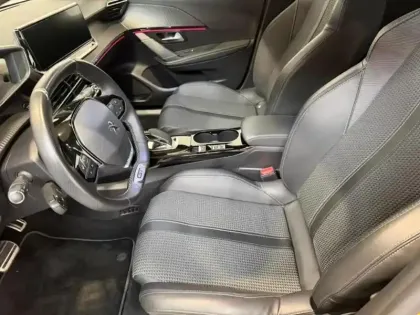 Photo 8 Peugeot 208  e- 136ch GT