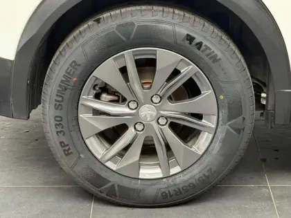 Photo 10 Peugeot 2008  e- 136ch Style
