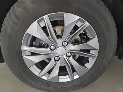 Photo 12 Peugeot 2008  PureTech 130 S&S EAT8