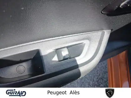 Photo 12 Peugeot 2008  PureTech 130 S&S EAT8