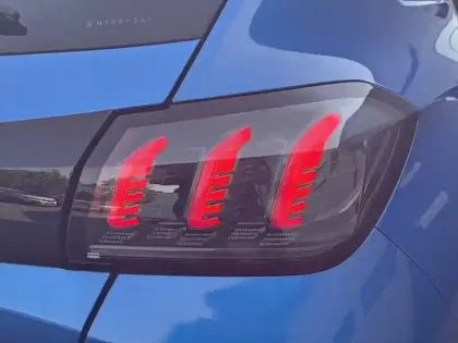 Photo 16 Peugeot 208  PureTech 130 S&S EAT8