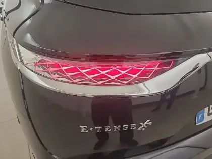 Photo 40 DS DS 7 DS7 Crossback Hybride E-Tense 300 EAT8 4x4