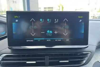 Photo 18 Peugeot 3008  Hybrid 225 e-EAT8