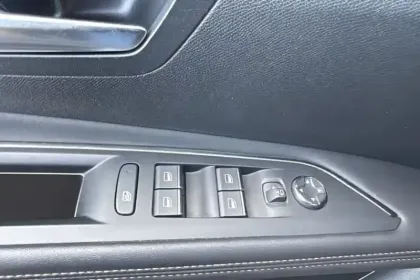 Photo 27 Peugeot 3008  Hybrid 225 e-EAT8
