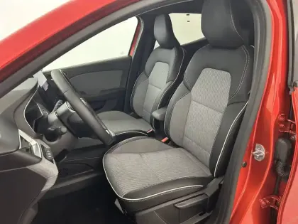 Photo 17 Renault Clio  E-Tech full hybrid 145 ch GSR2
