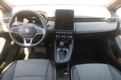 Photo 8 Renault Clio  E-Tech full hybrid 145 ch GSR2