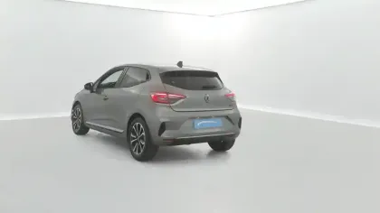 Photo 11 Renault Clio  E-Tech full hybrid 145 ch GSR2