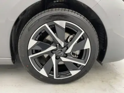 Photo 34 Peugeot 308  Hybrid 136 e-DCS6
