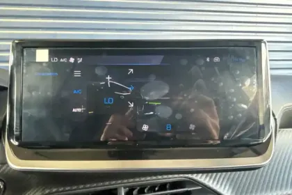 Photo 22 Peugeot 208  Hybrid 110 e-DCS6
