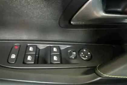 Photo 25 Peugeot 208  Hybrid 110 e-DCS6