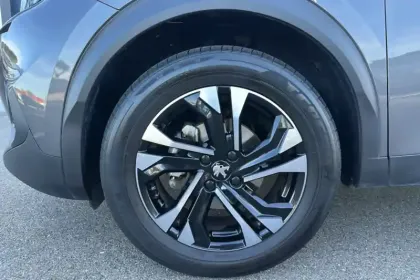 Photo 27 Peugeot 2008  PureTech 130 S&S BVM6
