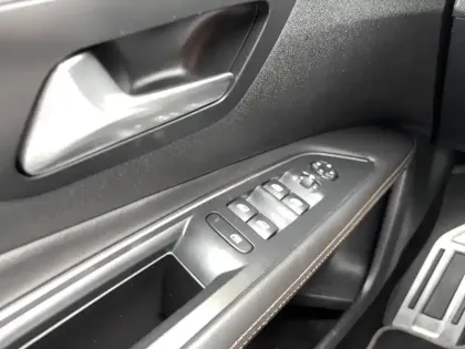Photo 33 Peugeot 3008  1.6 BlueHDi 120ch S&S BVM6
