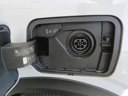 Photo 20 Peugeot 5008  Plug-in Hybrid 225 ch e-DCS7