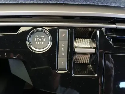 Photo 13 Peugeot 5008  Plug-in Hybrid 225 ch e-DCS7
