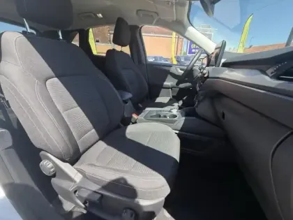 Photo 10 Ford Kuga  2.5 Duratec 190ch FHEV E85 Titanium BVA