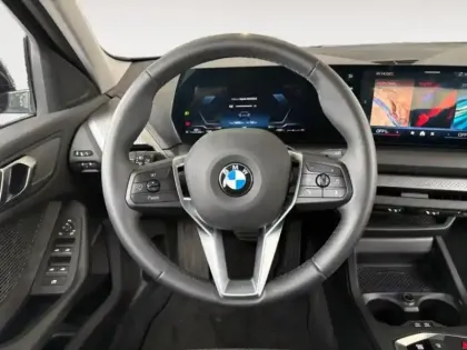 Photo 11 BMW Serie 1 Série 1 116A 122ch M Sport Design DKG7
