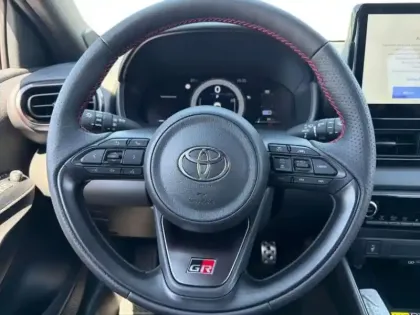 Photo 14 Toyota Yaris  130h GR Sport 5p MY25