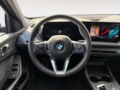 Photo 11 BMW Serie 1 Série 1 116A 122ch M Sport Design DKG7