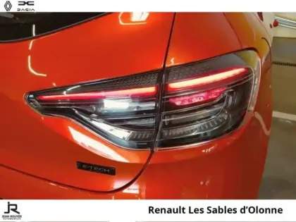 Photo 14 Renault Clio  1.6 E-Tech 145ch full hybrid Evolution - 24
