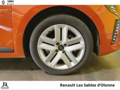 Photo 7 Renault Clio  1.6 E-Tech 145ch full hybrid Evolution - 24