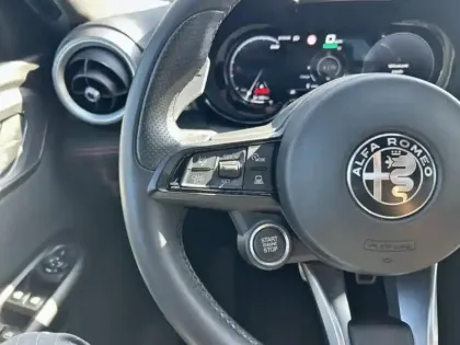 Photo 11 Alfa Romeo Tonale  1.5 Hybrid 160ch Veloce TCT
