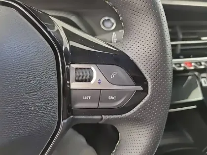 Photo 20 Peugeot 2008  Electrique 54 kWh 156 ch