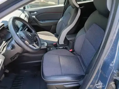 Photo 8 Renault Captur  E-Tech full hybrid 145