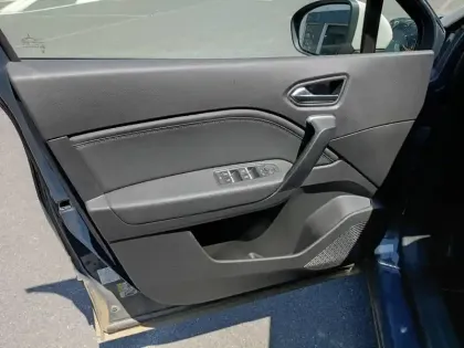 Photo 10 Renault Captur  E-Tech full hybrid 145