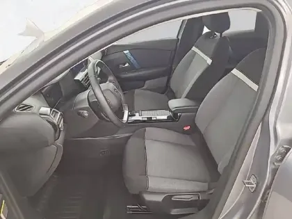 Photo 10 Citroën C4 e- 136 ch Automatique